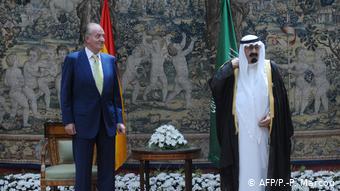 Ο βασιλιάς Χουάν Κάρλος με τον Σαουδάραβα βασιλιά Αμπντουλά Μπιν Αμπτελασίζ Αλ Σαούντ 