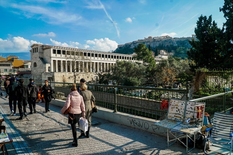 Καλοκαιρινές θερμοκρασίες και αναμένονται βροχές από την Κυριακή