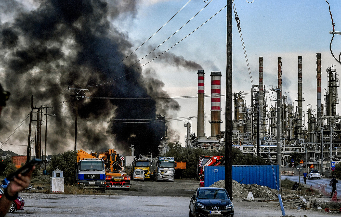 Αποκατάσταση Κίνησης στην Παλαιά Εθνική Οδό Αθηνών Κορίνθου Μετά από Φωτιά στις Εγκαταστάσεις της Motor Oil