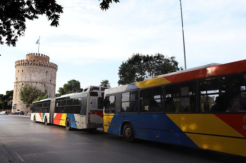 Τροχαίο ατύχημα στη Θεσσαλονίκη με ελαφρά τραυματίες από σύγκρουση λεωφορείων